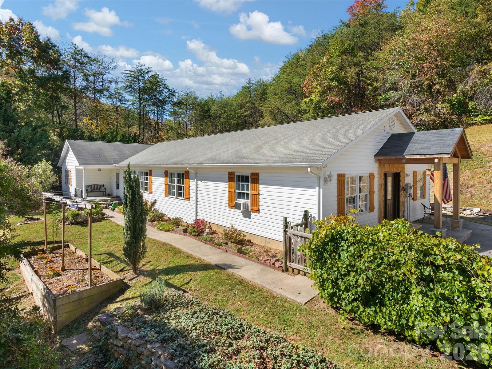 Property Photo:  350 Bob Barnwell Road  NC 28732 