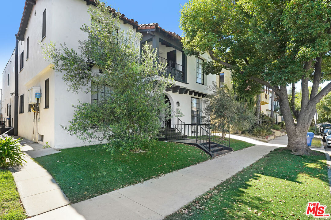 Property Photo:  420 N Stanley Ave  CA 90036 