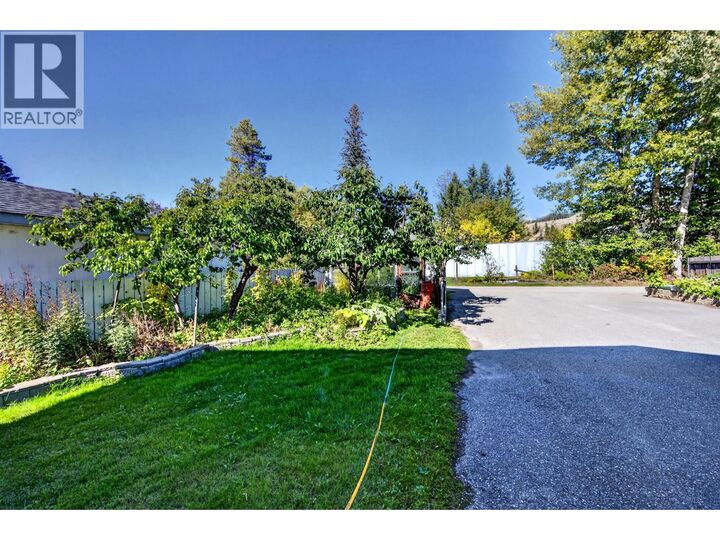 Property Photo:  917 10th Street South  BC V0A 1H0 