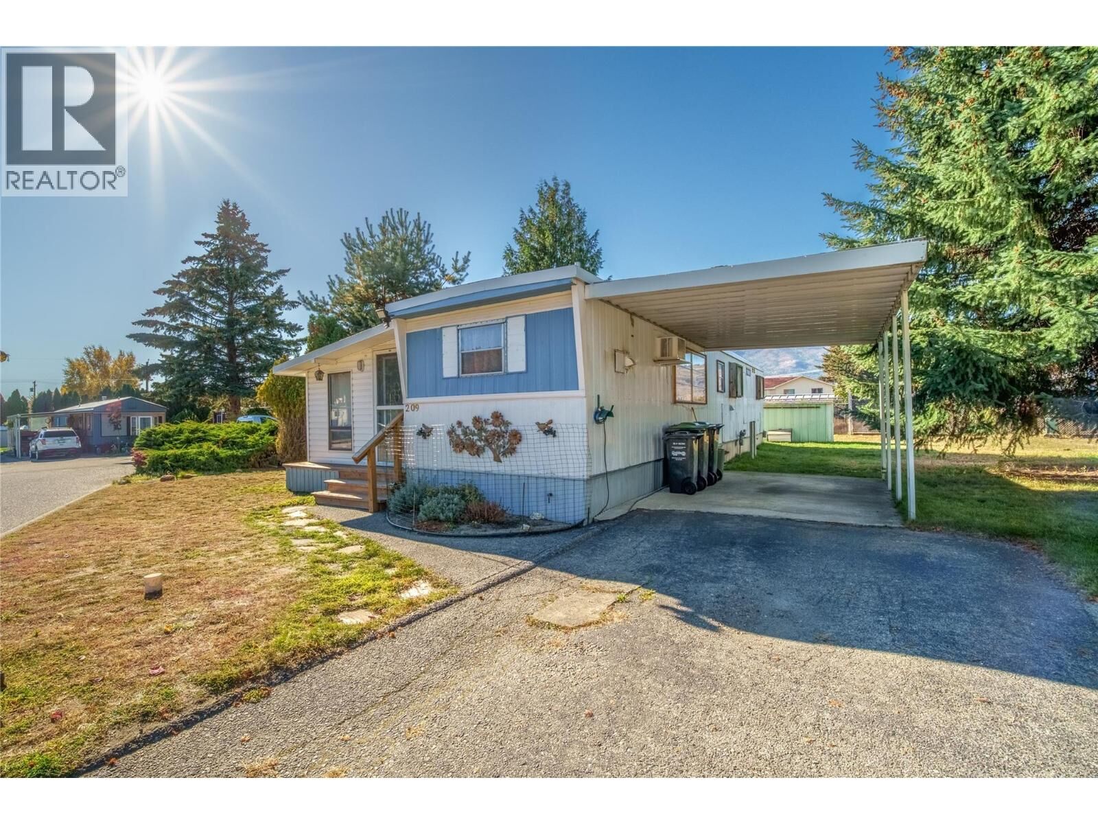 Property Photo:  197 Dauphin Avenue 209  BC V0H 1V2 