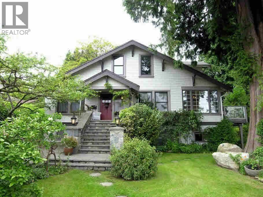 Property Photo: 2356 Chesterfield Avenue BC V7M 2R1