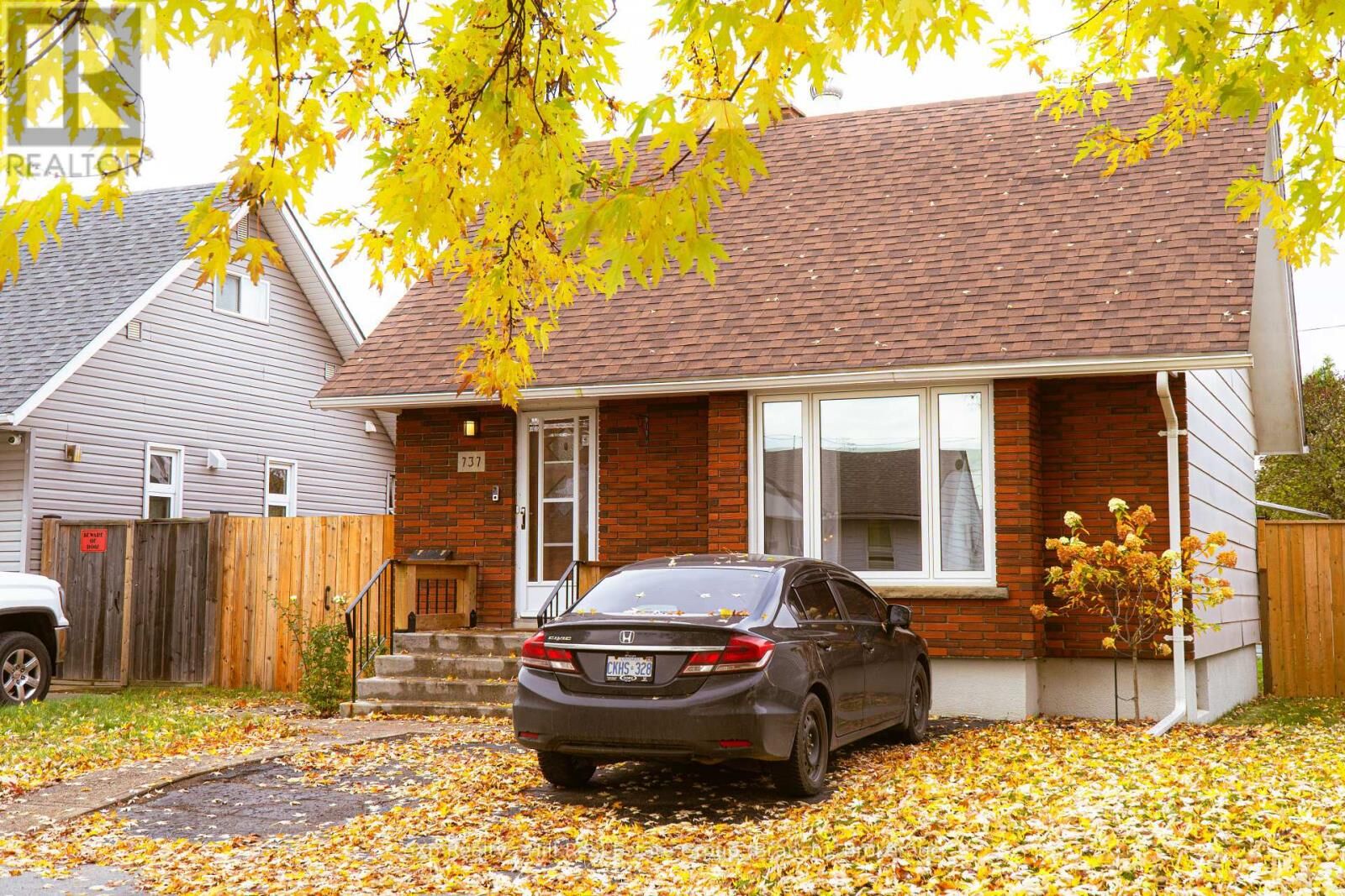 Property Photo:  737 Syndicate Avenue North  ON P7C 3X3 