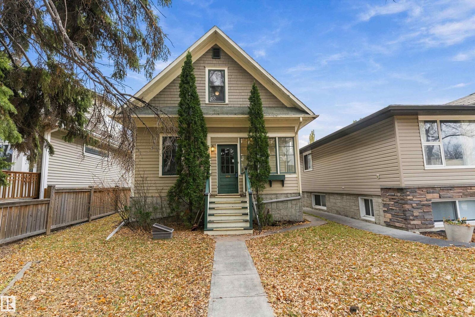 Property Photo:  10817 74 Avenue NW  AB T6E 1G8 
