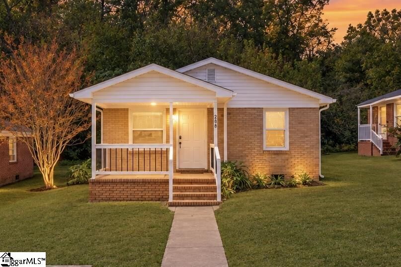 Property Photo: 208 Victor Court SC 29651