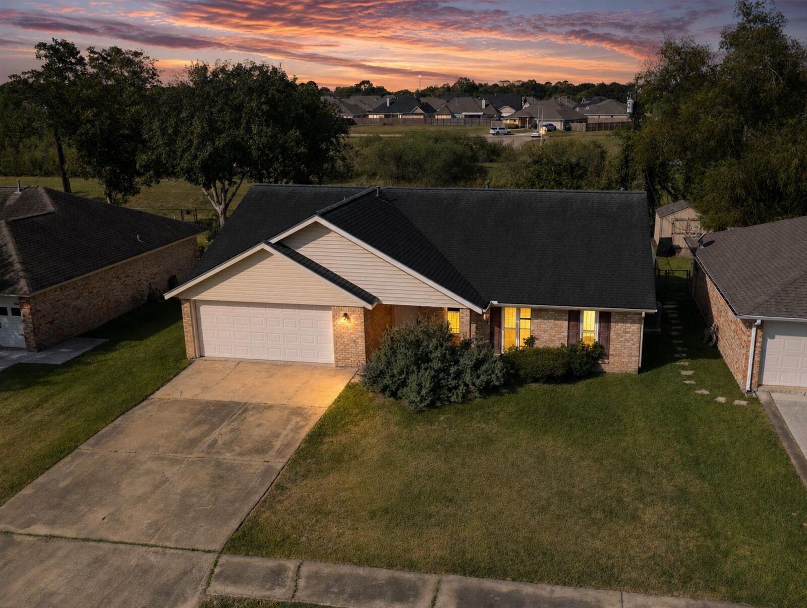Property Photo:  12 Lazybrook Street  TX 77515 