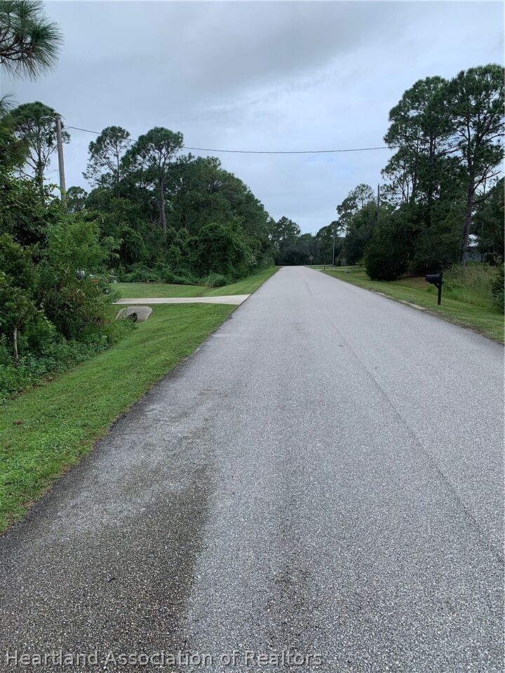 Property Photo:  1021 Burnett Street  FL 33852 