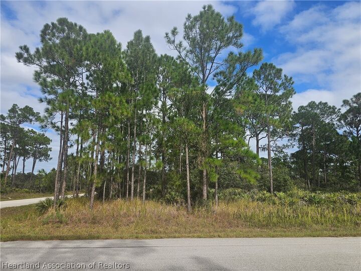 Property Photo: 1147 Wildflower Street FL 33852