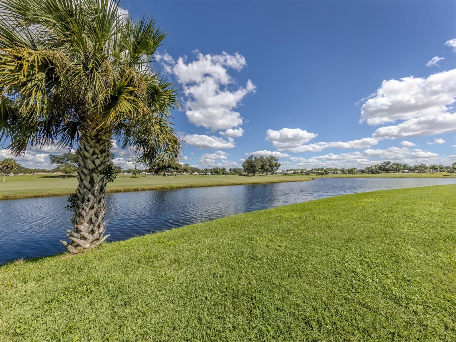 Property Photo: 404 Cerromar Circle N 212 FL 34293