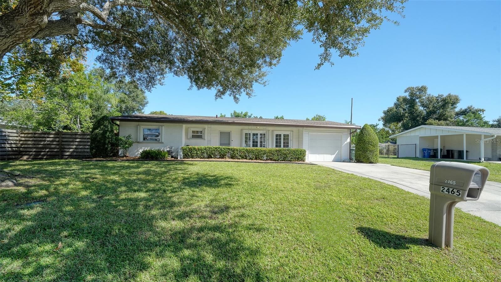Property Photo:  2465 Hibiscus Street  FL 34239 