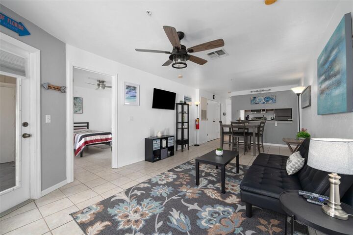 Property Photo:  4000 SW 23rd Street 6-303  FL 32608 
