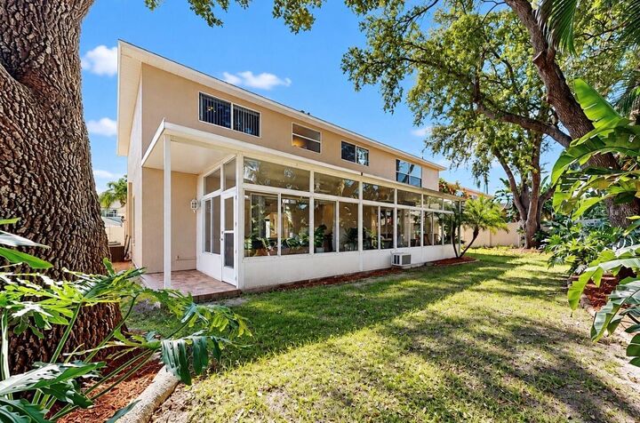 Property Photo:  11214 Longbrooke Drive  FL 33579 