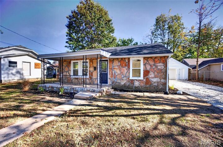 Property Photo: 370 Oak Street MO 65536
