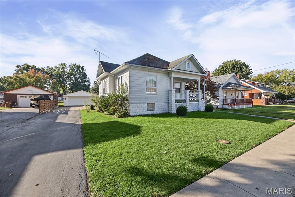 Property Photo:  202 W Prairie Street  IL 62088 