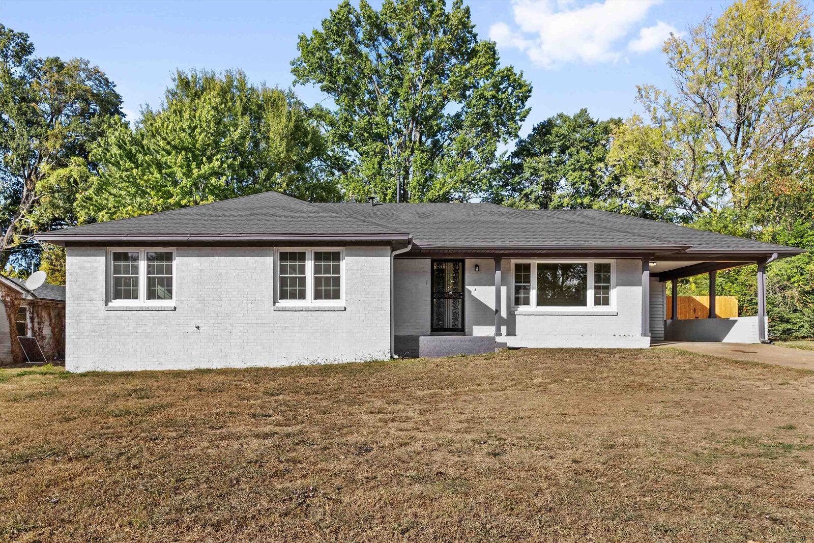 Property Photo: 1332 E Raines Rd TN 38116