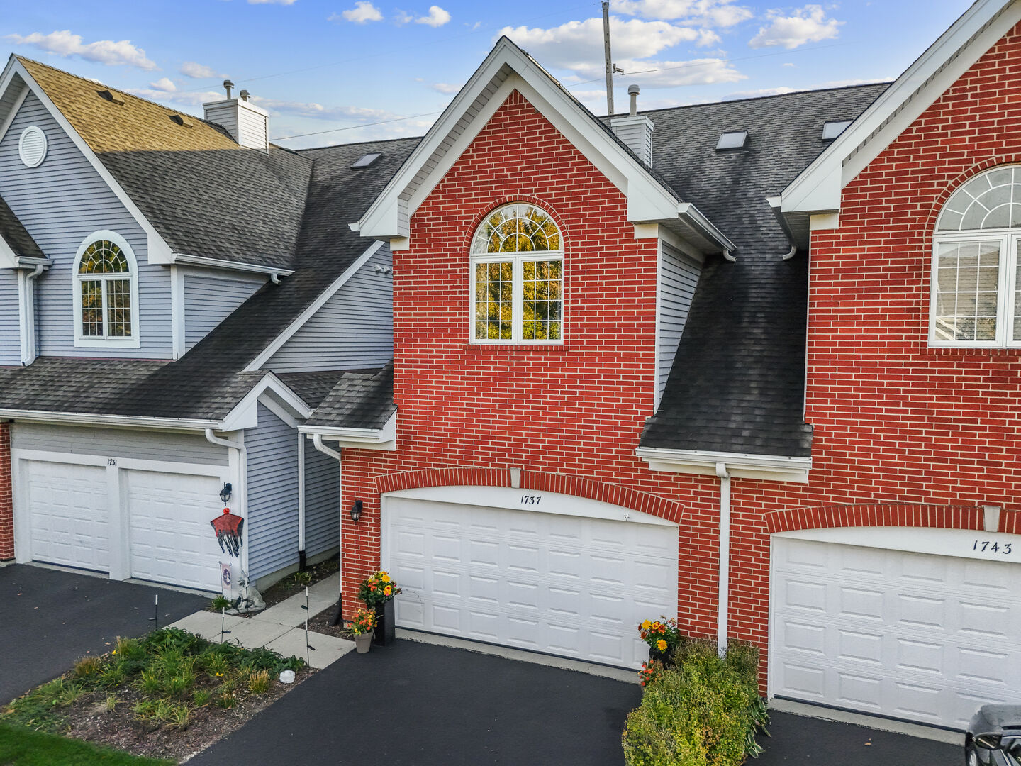 Property Photo:  1737 W Ethans Glen Drive  IL 60067 