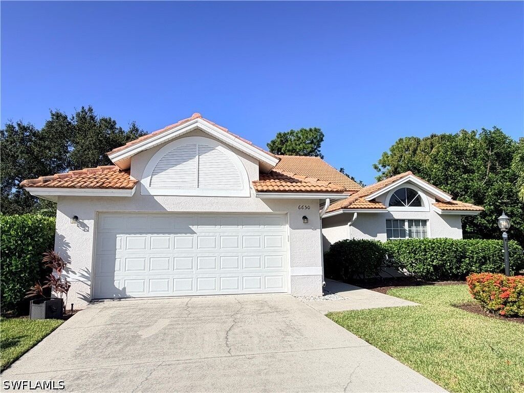 Property Photo: 6650 Harwich Court FL 34104