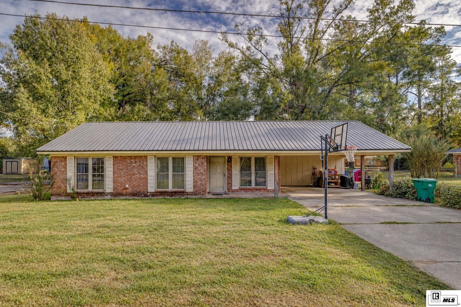 Property Photo: 206 Lakewood Drive LA 71203