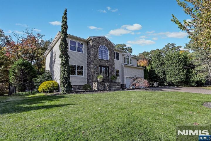 Property Photo:  18 Clauss Avenue  NJ 07652 