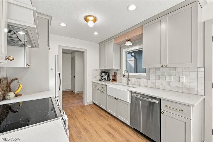 Property Photo: 19305 Idlewood Trail OH 44149