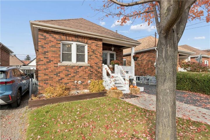 Property Photo:  101 Fairfield Avenue  ON L8H 5H1 
