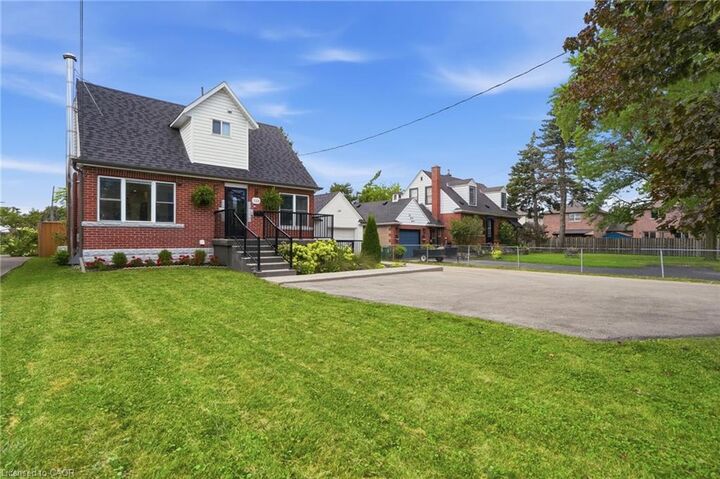 Property Photo:  233 Gray Road 1  ON L8E 1T9 