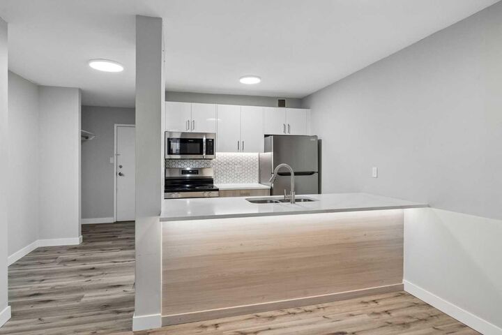 Property Photo: 116 3 Avenue SE 304 AB T2G 5A9