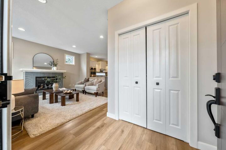 Property Photo:  4508 19 Avenue NW  AB T3B 0S2 