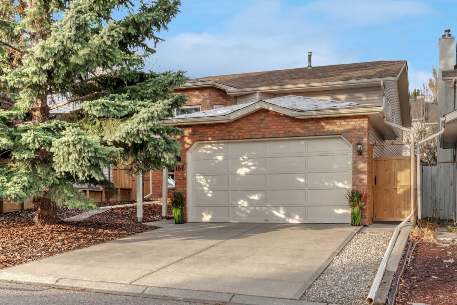 Property Photo:  186 Shawinigan Way SW  AB T2Y 2W3 