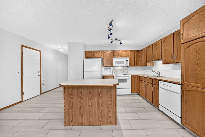 Property Photo:  110 Freeman Way NW  AB T1V 1V4 