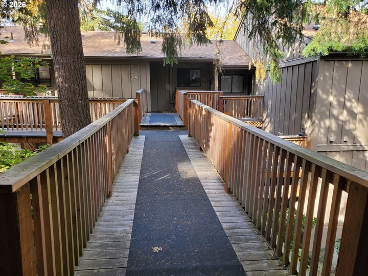 Property Photo:  314 Woodcutter Way  OR 97405 