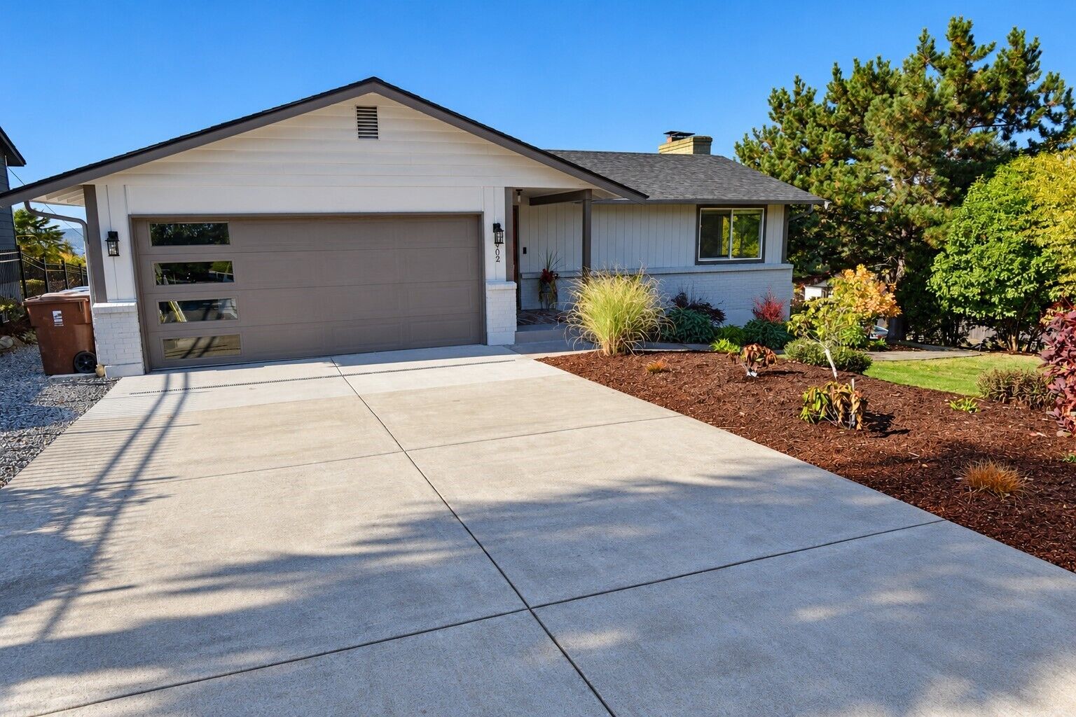 Property Photo:  902 S Locust Lane  WA 98465 