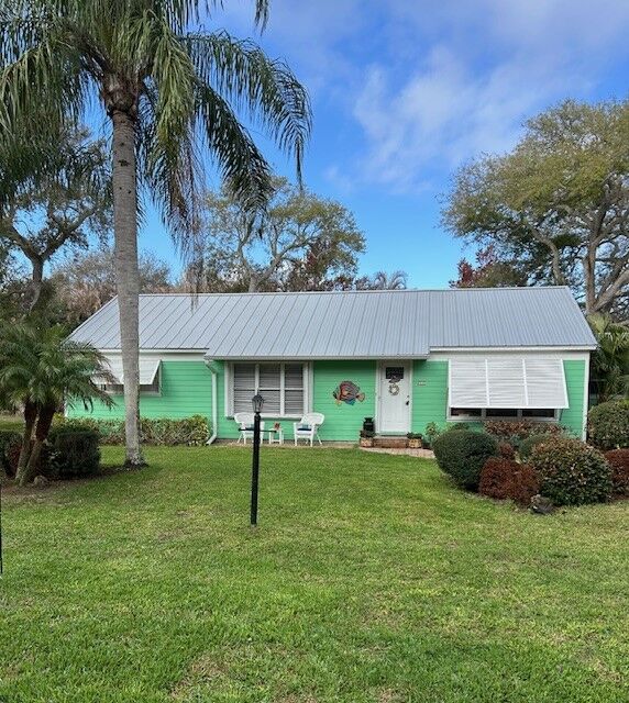 Property Photo: 9535 Frangipani Drive FL 32963
