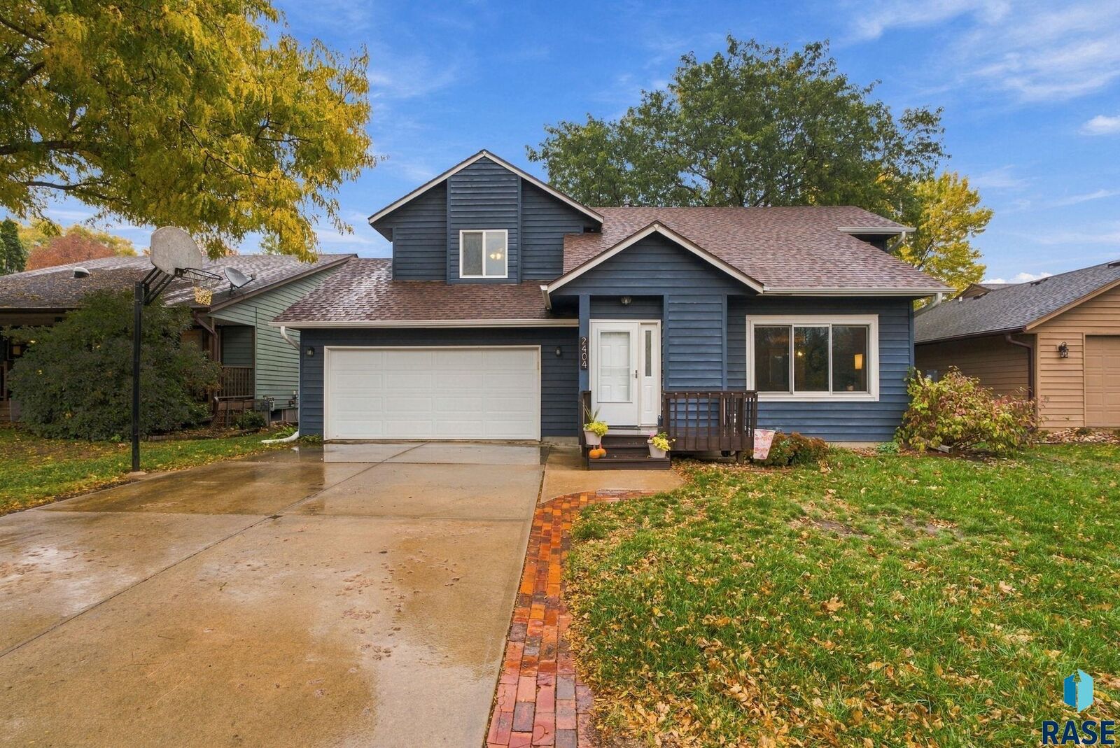 Property Photo:  2404 S Avondale Ave  SD 57110-5609 