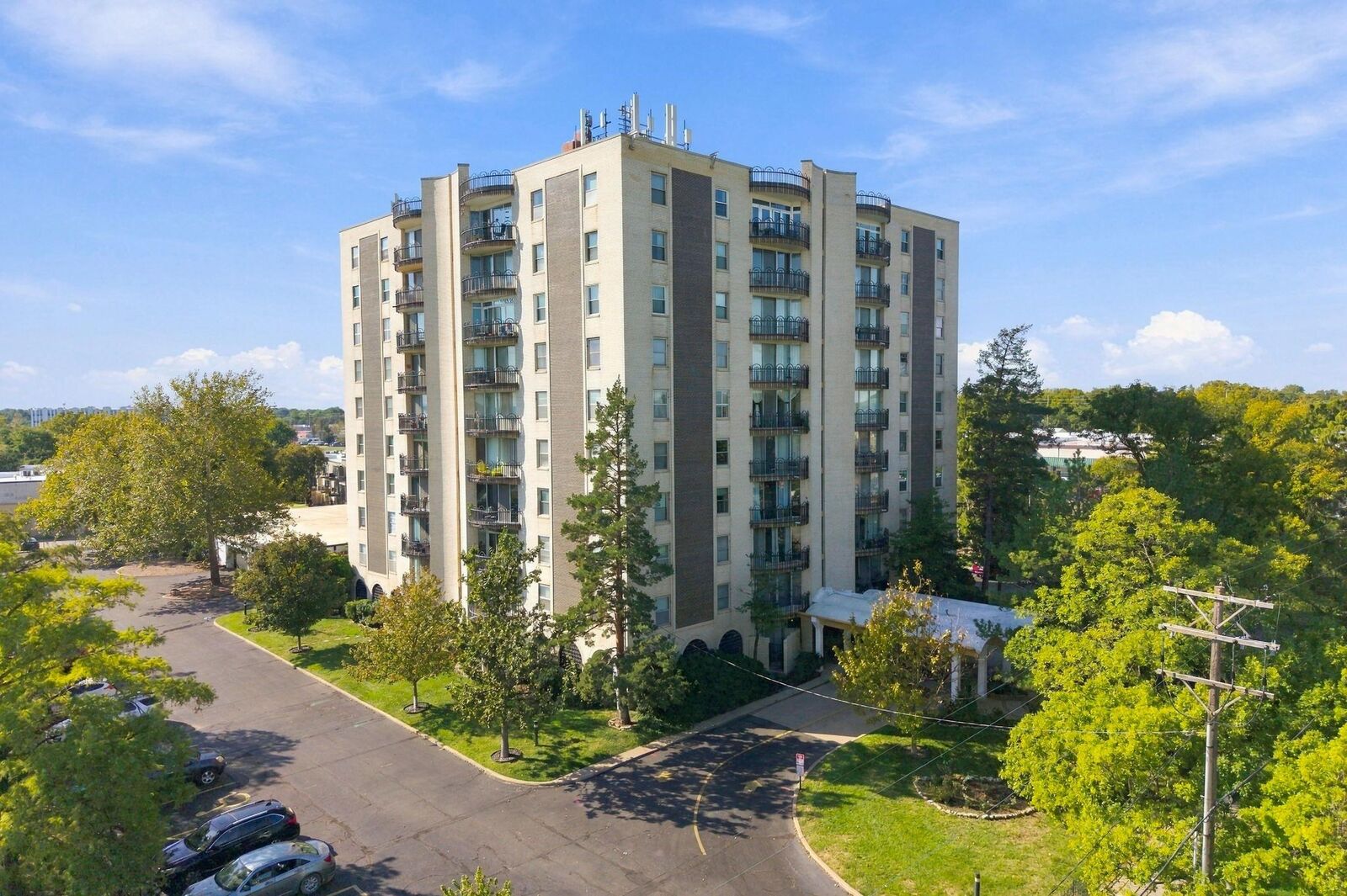 Photo de la propriété: 5051 E Lincoln St Apt 8F KS 67218
