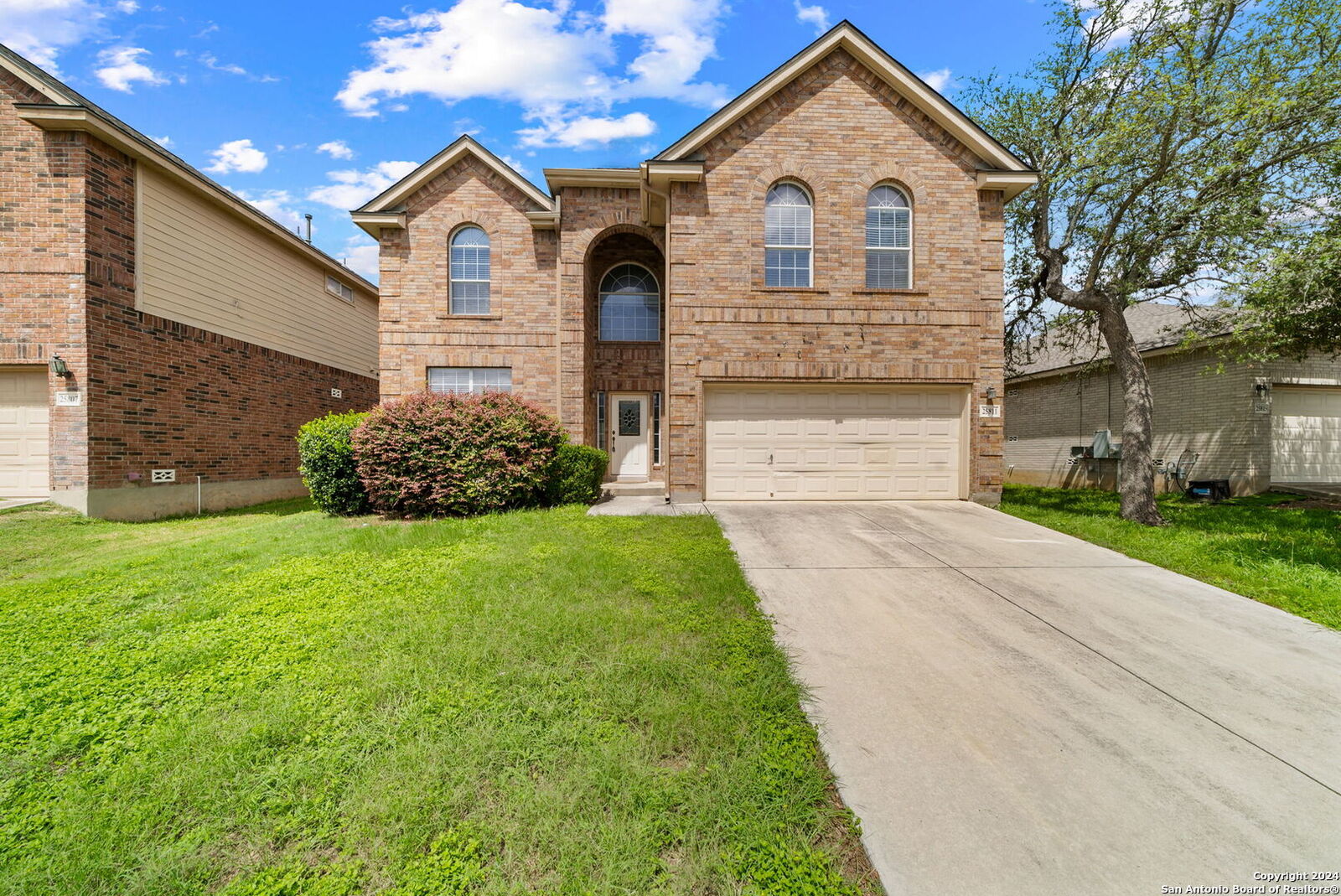 Property Photo: 25811 Copperas Ln TX 78260