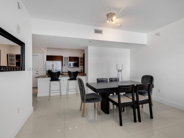 Property Photo:  950 Brickell Bay Dr 1404  FL 33131 