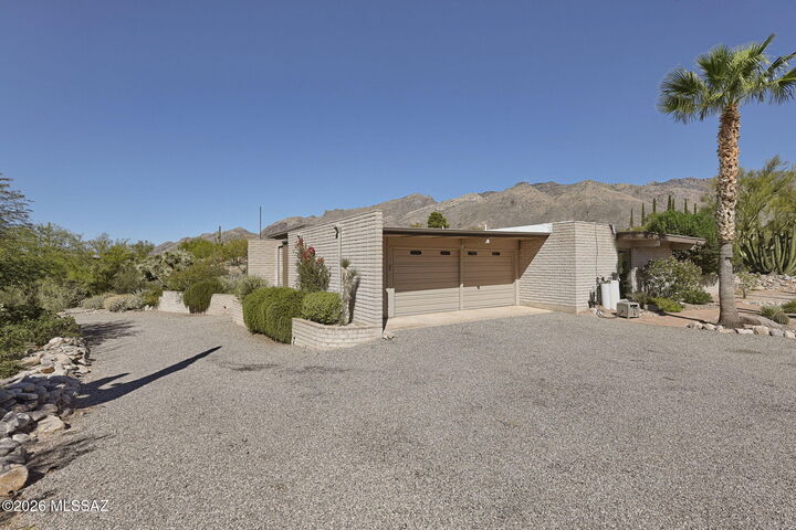 Property Photo:  5852 N Placita Bacanora  AZ 85718 
