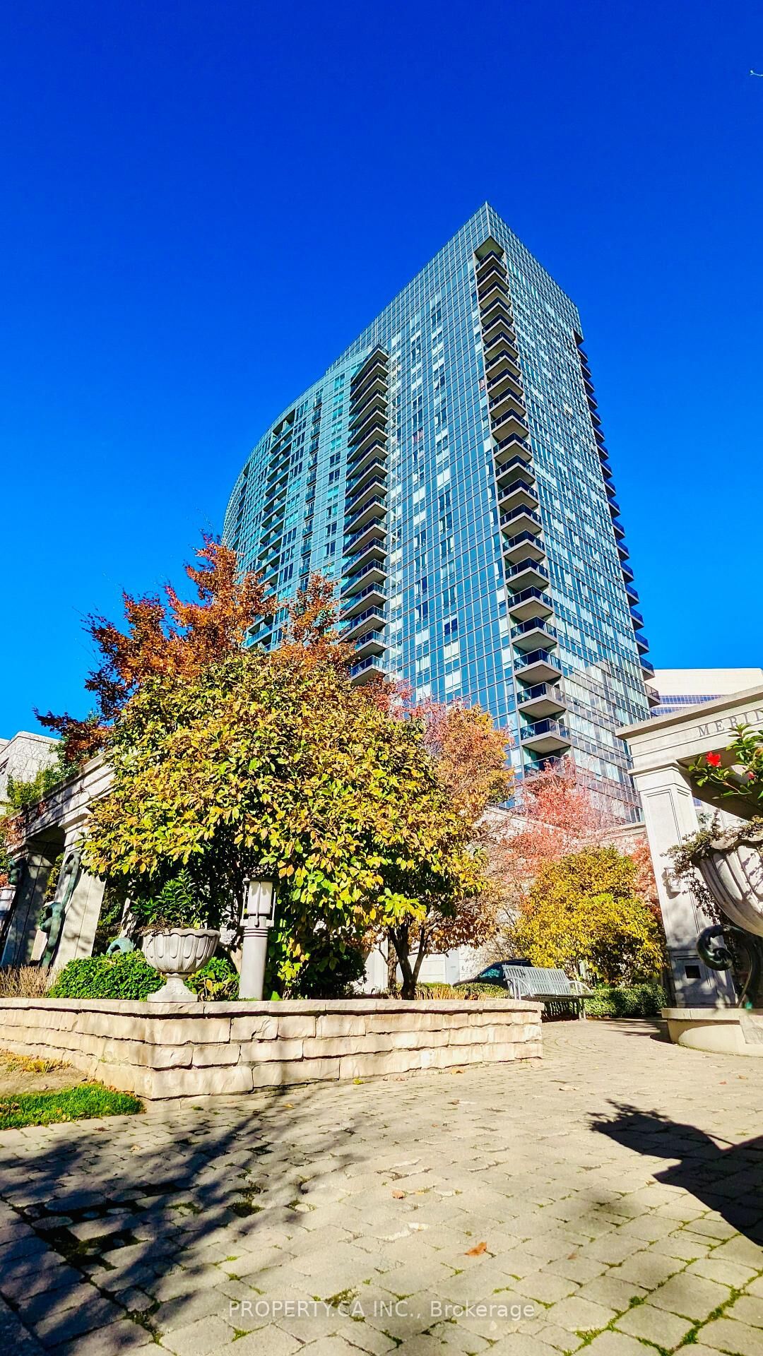 Property Photo: 25 Greenview Avenue 325 ON M2M 0A5