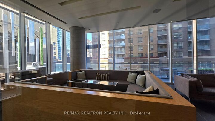 Property Photo:  15 Grenville Street 1911  ON M4Y 1A1 