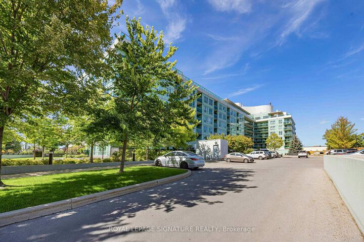Property Photo:  60 Fairfax Crescent 322  ON M1L 0E1 