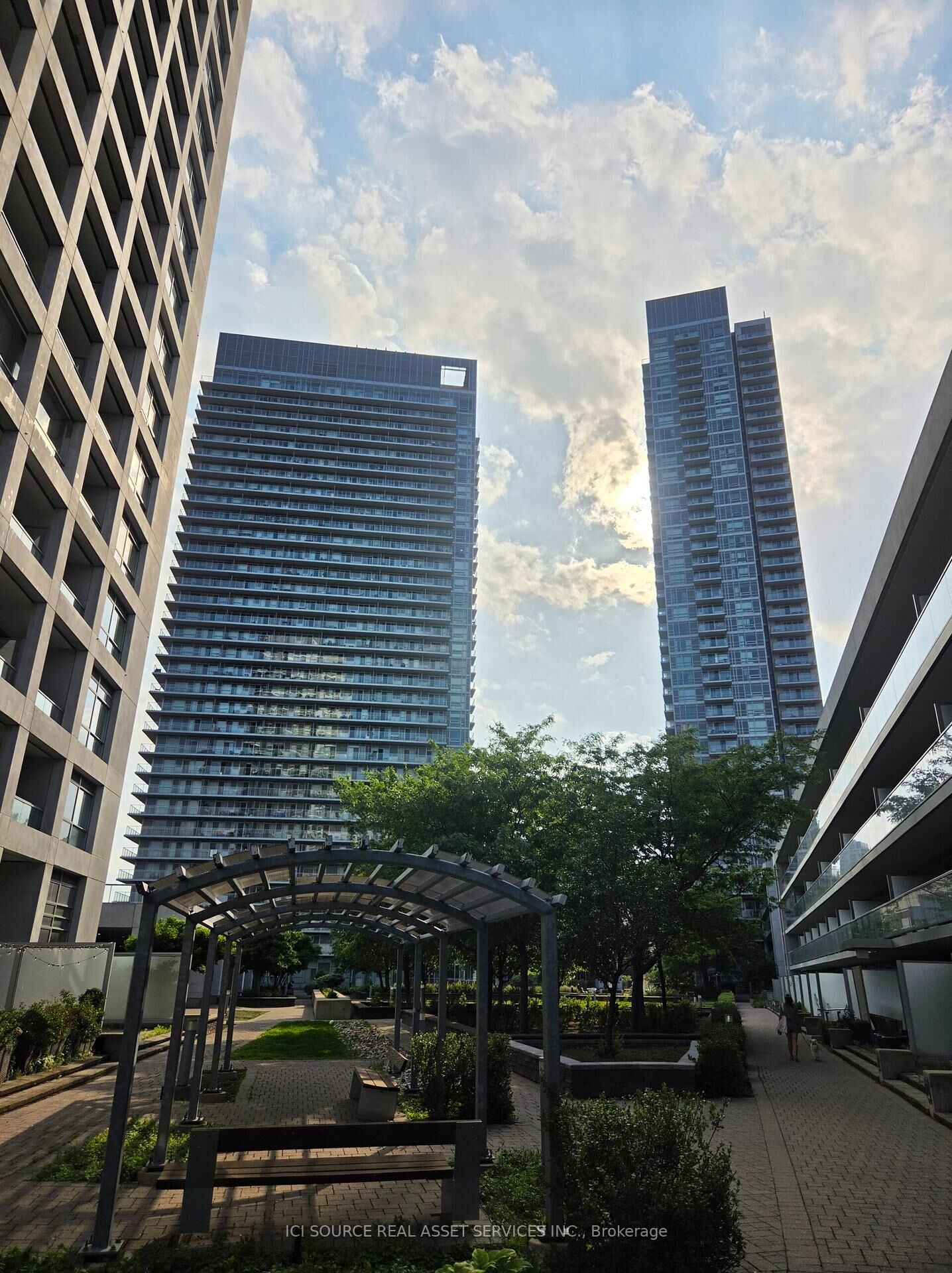 Property Photo:  2035 Sheppard Avenue E 221  ON M2J 0A8 