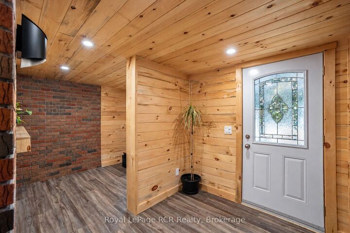 Property Photo:  110 Queen Street  ON N0C 1H0 