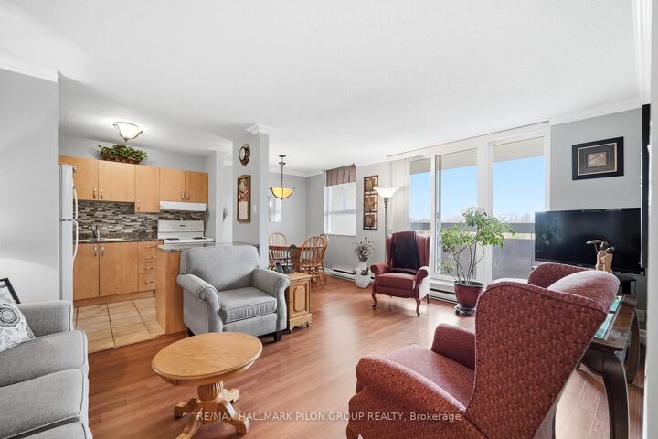 Property Photo:  2000 Jasmine Crescent 508  ON K1J 8K4 