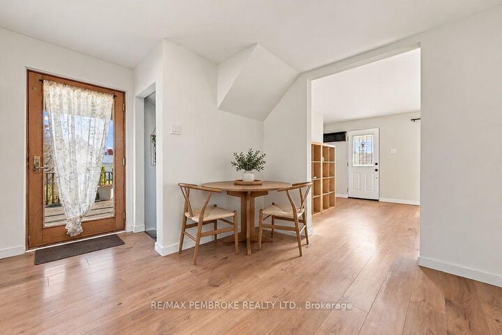 Property Photo:  445 Thompson Street  ON K8A 3S2 