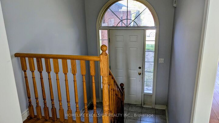 Property Photo:  25 Amberview Drive Upper Unit  ON L4P 3X8 
