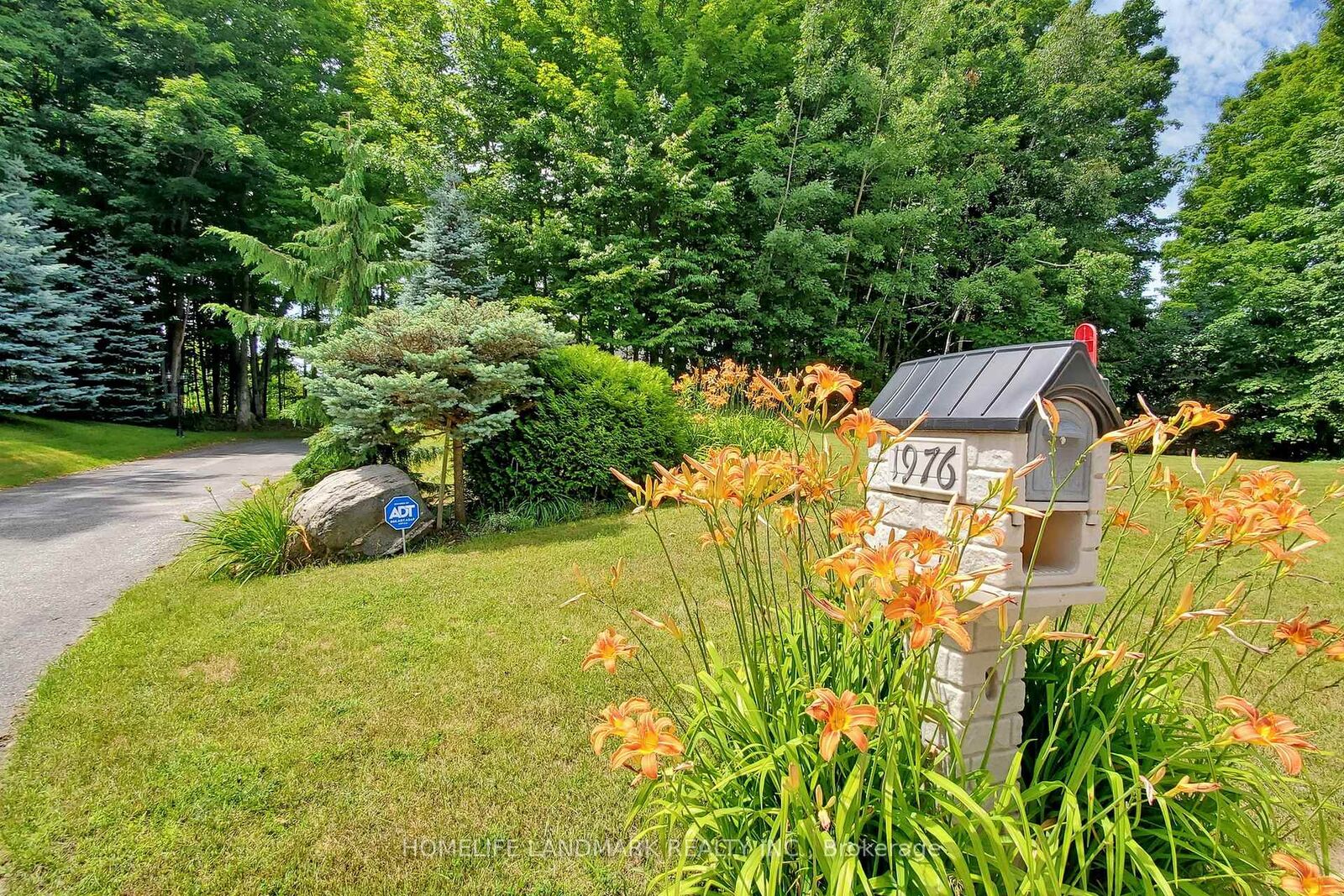 Property Photo:  1976 Forest Valley Drive  ON L9S 4A5 