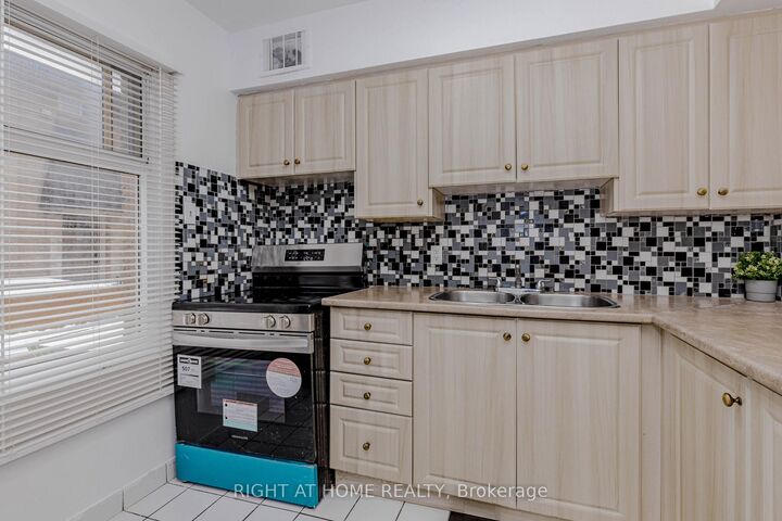 Property Photo:  40 Rexdale Boulevard 3  ON M9W 5Z3 