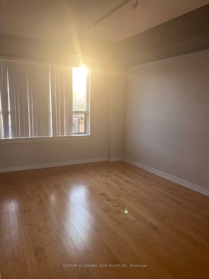 Property Photo:  1720 Eglinton Avenue E 816  ON M4A 2X8 