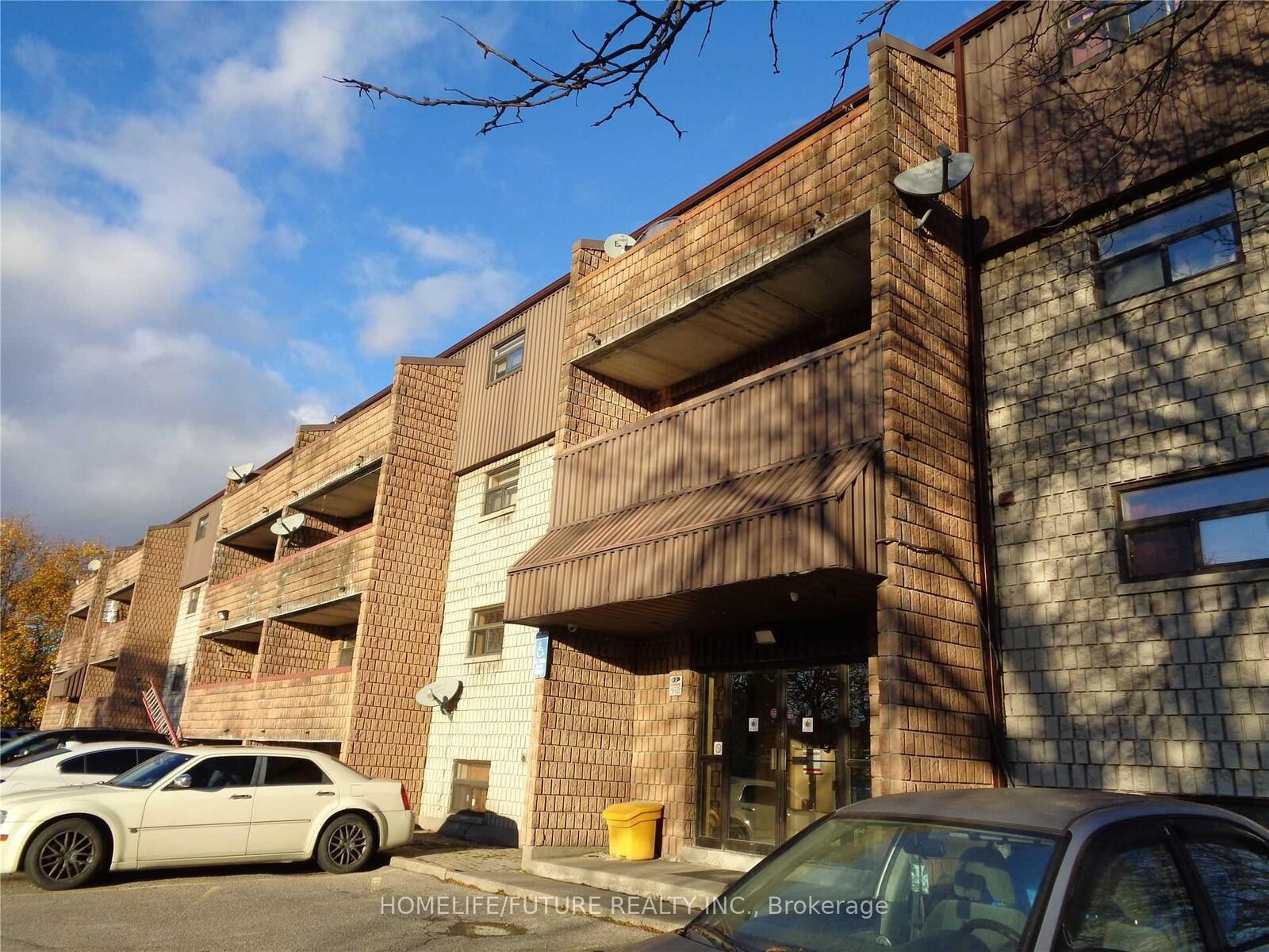 Property Photo: 560 Bloor Street E 405 ON L1H 3N2