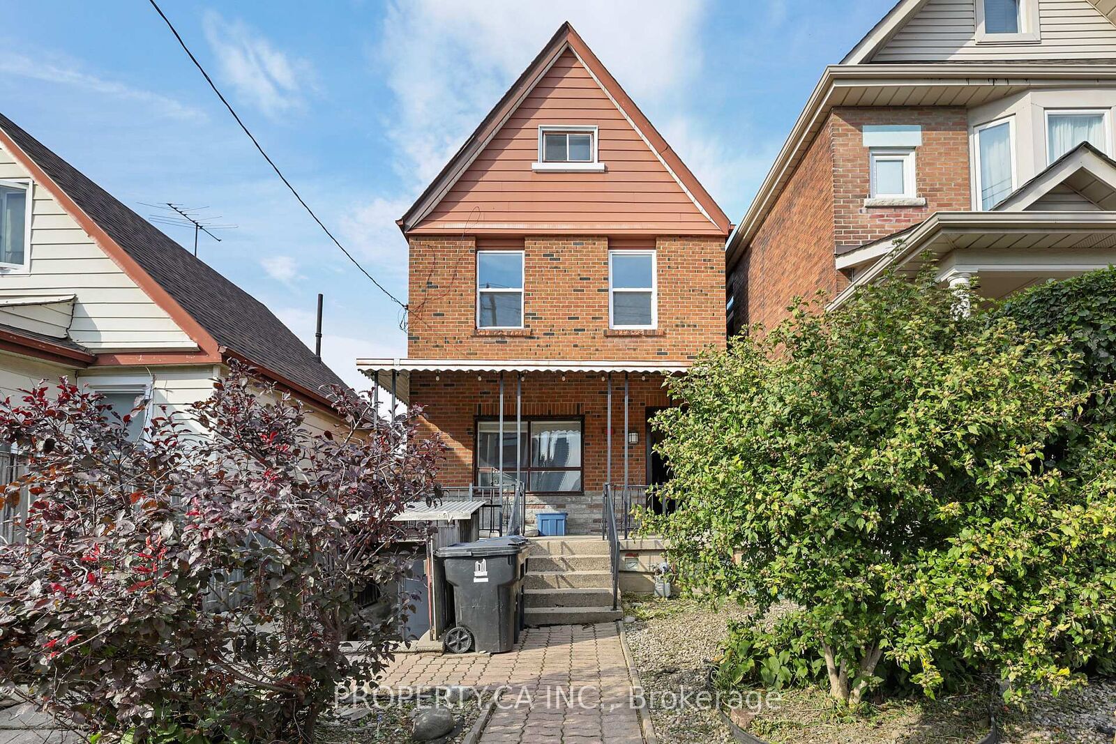 Property Photo:  22 Lappin Avenue 3  ON M6H 1Y4 